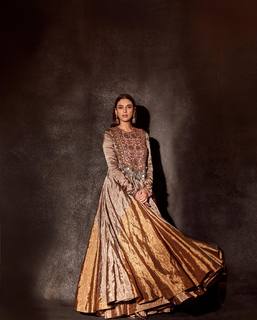 Aditi Rao Hydari feet photo thumbnail