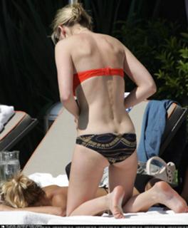 Kirsten Dunst feet photo thumbnail