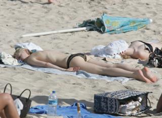 Kirsten Dunst feet photo thumbnail