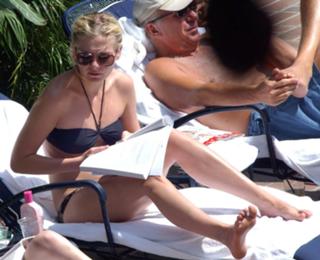 Kirsten Dunst feet photo thumbnail