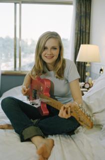 Kirsten Dunst feet photo thumbnail