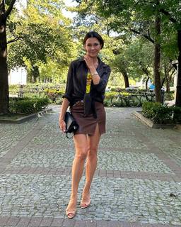 Anna Popek feet photo thumbnail