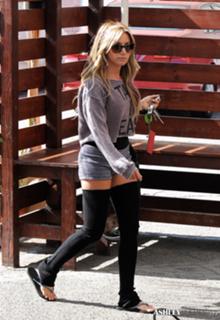 Ashley Tisdale feet photo thumbnail