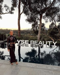 Molly Sims feet photo thumbnail