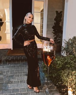 Molly Sims feet photo thumbnail