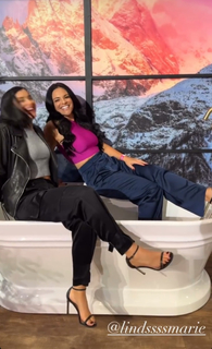 Megan Olivi feet photo thumbnail