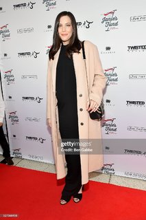 Liv Tyler feet photo thumbnail
