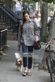Liv Tyler feet photo thumbnail