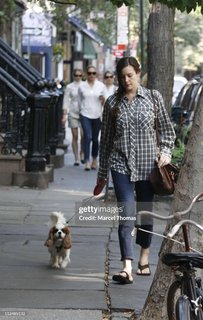 Liv Tyler feet photo thumbnail