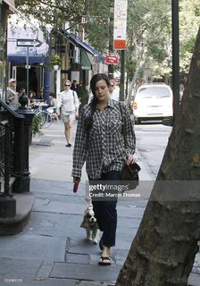 Liv Tyler feet photo thumbnail