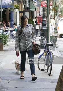 Liv Tyler feet photo thumbnail