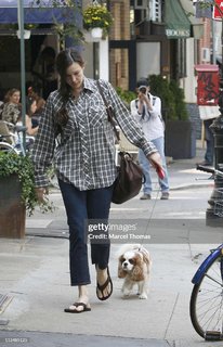 Liv Tyler feet photo thumbnail