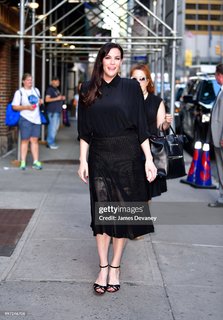 Liv Tyler feet photo thumbnail