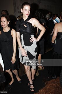 Liv Tyler feet photo thumbnail