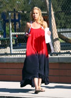 Christina Applegate feet photo thumbnail