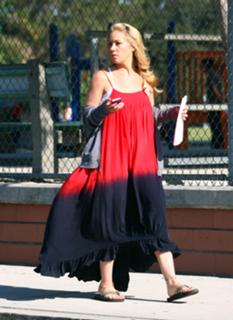 Christina Applegate feet photo thumbnail