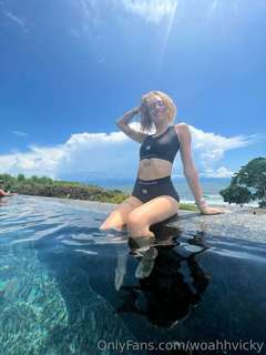 Victoria Waldrip feet photo thumbnail