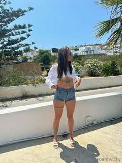 Victoria Waldrip feet photo thumbnail