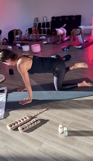 Brooke Burke feet photo thumbnail
