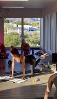Brooke Burke feet photo thumbnail