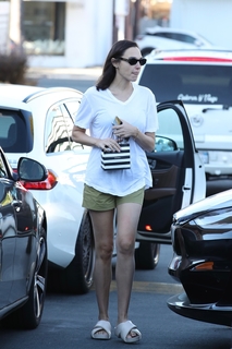 Gal Gadot feet photo thumbnail
