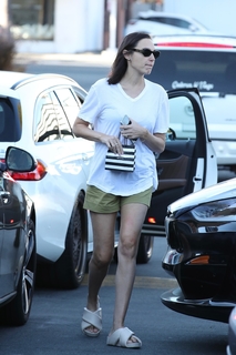 Gal Gadot feet photo thumbnail