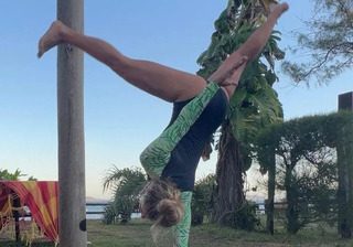Carolina Dieckmann feet photo thumbnail