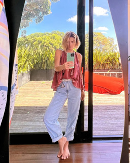 Carolina Dieckmann feet photo thumbnail