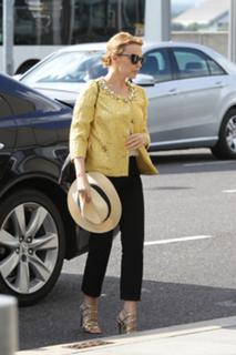 Kylie Minogue feet photo thumbnail