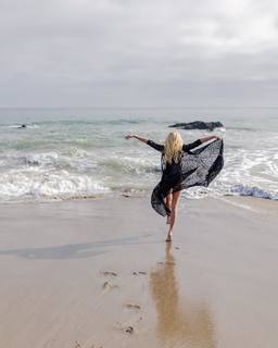 Katherine McNamara feet photo thumbnail