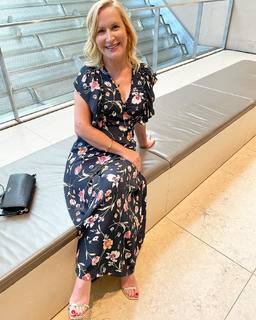 Angela Kinsey feet photo thumbnail