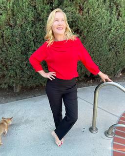 Angela Kinsey feet photo thumbnail