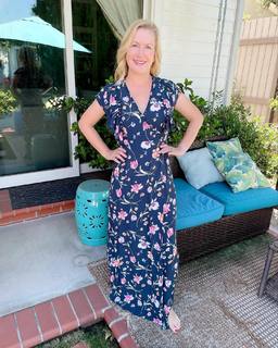 Angela Kinsey feet photo thumbnail