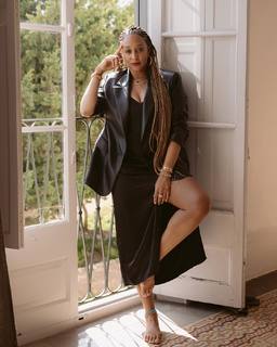 Tia Mowry feet photo thumbnail