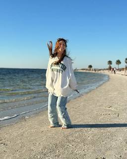Taylor Alesia feet photo 3