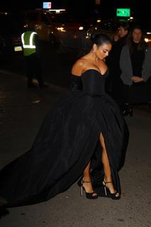 Vanessa Hudgens feet photo thumbnail