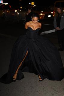 Vanessa Hudgens feet photo thumbnail