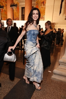Anne Hathaway feet photo thumbnail
