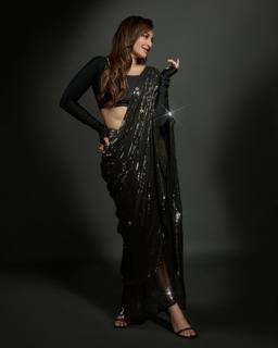 Sonakshi Sinha feet photo thumbnail