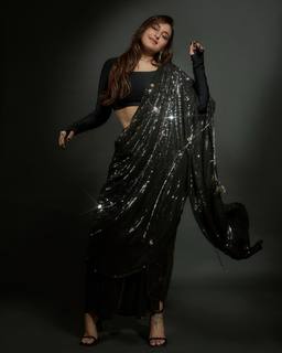 Sonakshi Sinha feet photo thumbnail