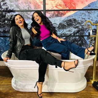 Megan Olivi feet photo thumbnail