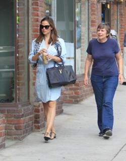 Jennifer Garner feet photo thumbnail