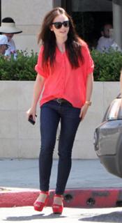 Lily Collins feet photo thumbnail