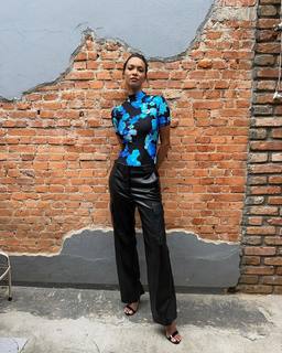 Lais Ribeiro feet photo thumbnail