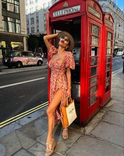 Nicole Scherzinger feet photo thumbnail
