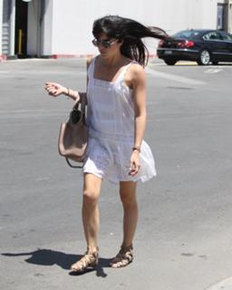 Selma Blair feet photo thumbnail