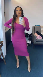 Joy Taylor feet photo thumbnail