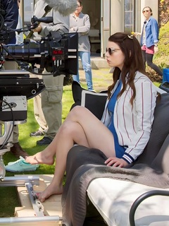 Anya Taylor-Joy feet photo thumbnail