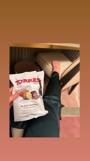 Hilary Duff feet photo thumbnail