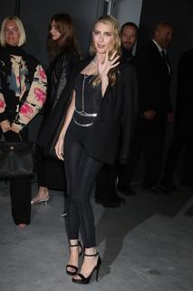 Emma Roberts feet photo thumbnail